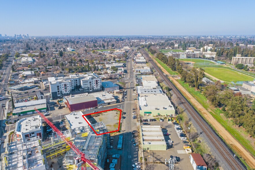 66th & Elvas, Sacramento, CA à vendre - Photo de l’immeuble – Image 3 sur 6