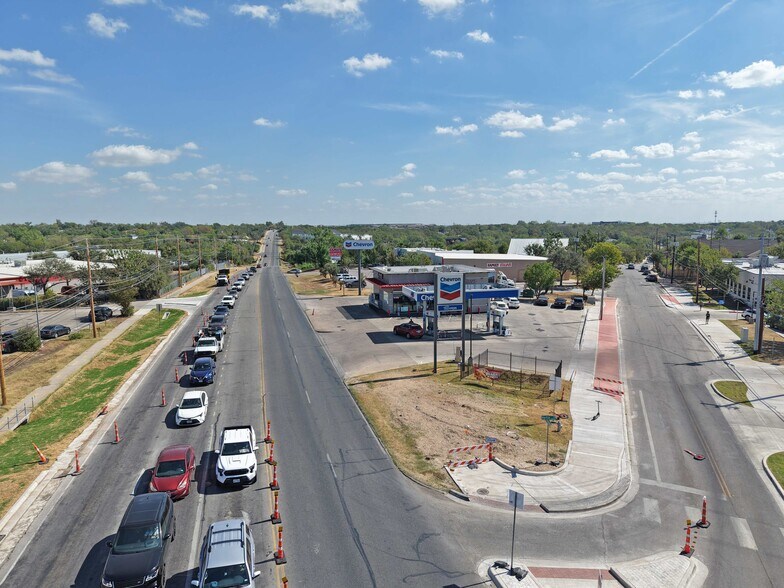 4611 E Martin Luther King Jr, Austin, TX à vendre - Photo de l’immeuble – Image 2 sur 9