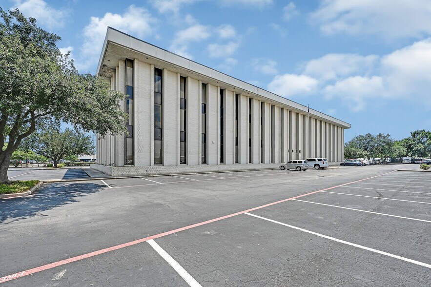 6401 S US 59 Hwy, Houston, TX à louer - Photo de l’immeuble – Image 1 sur 8