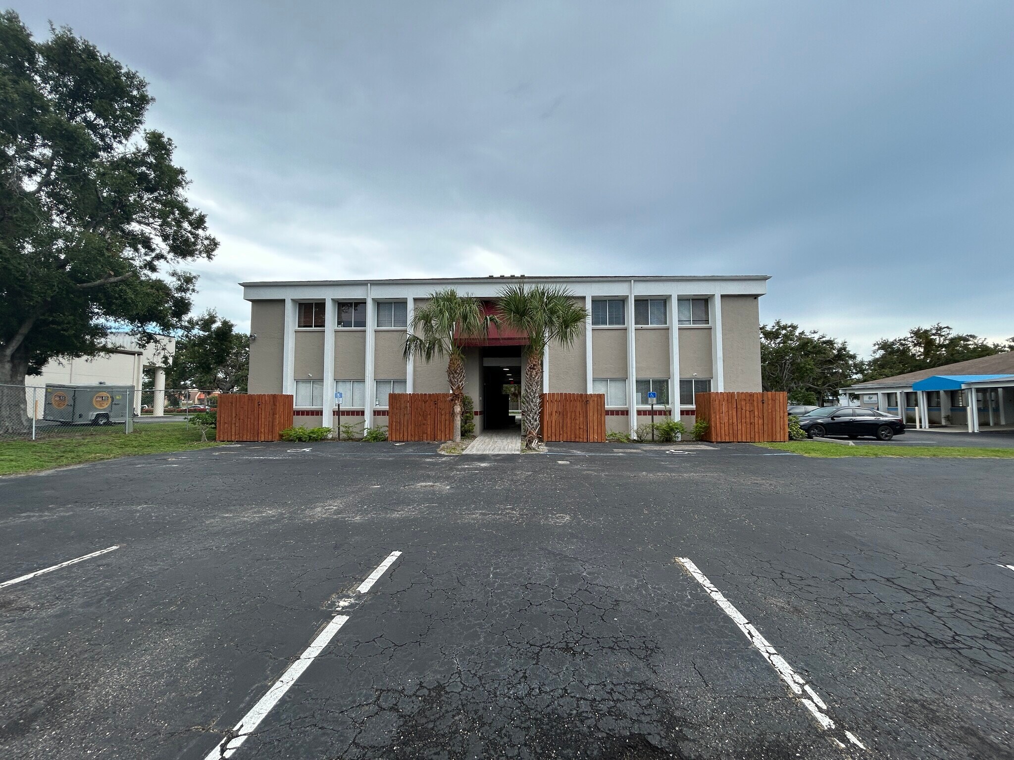 1877 Northgate Blvd, Sarasota, FL à louer Photo de l’immeuble– Image 1 sur 11