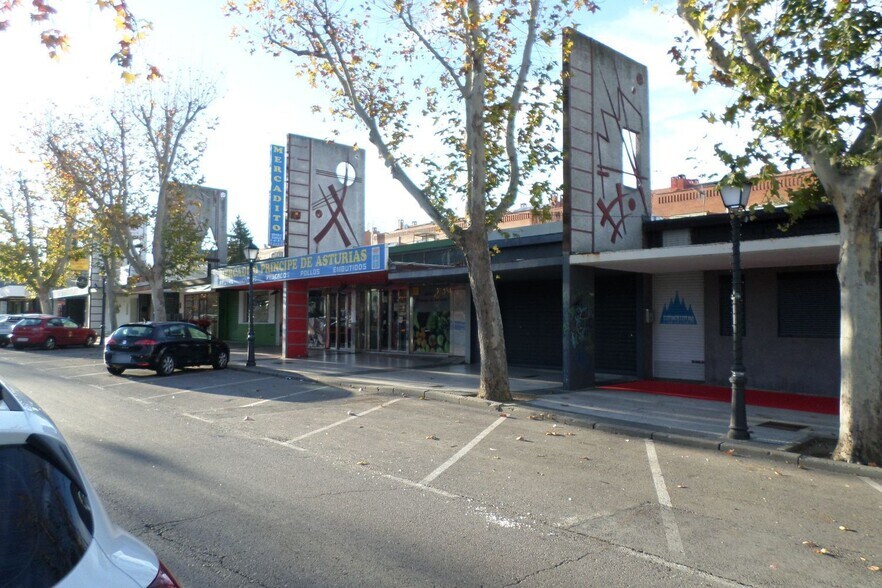 Local commercial dans Villaviciosa de Odón, Madrid à vendre - Photo de l’immeuble – Image 1 sur 2