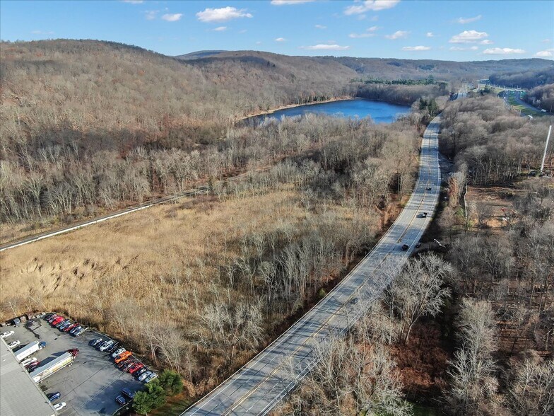 3918 Danbury, Brewster Village, NY à vendre - Aérien – Image 2 sur 20