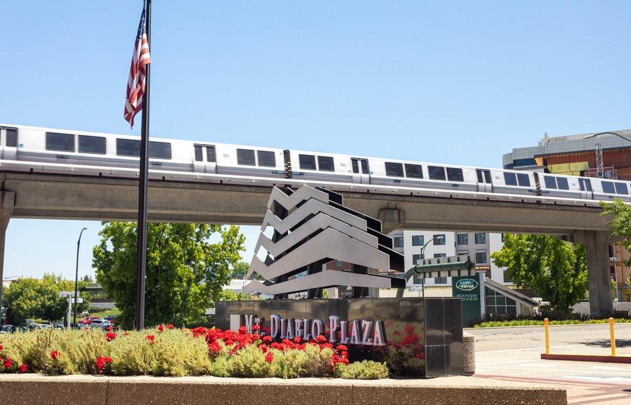 2175 N California Blvd, Walnut Creek, CA à louer - Photo de l’immeuble – Image 3 sur 11