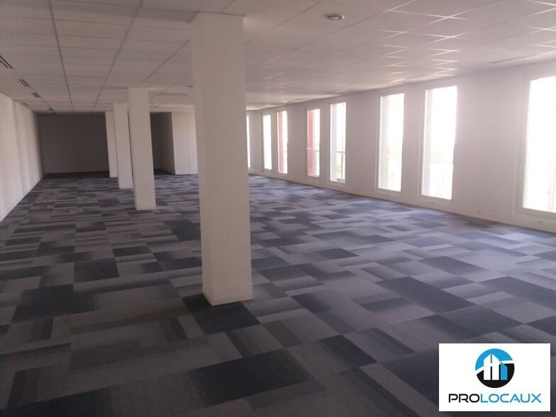Bureau dans Grenoble à louer - Photo de l’immeuble – Image 3 sur 12