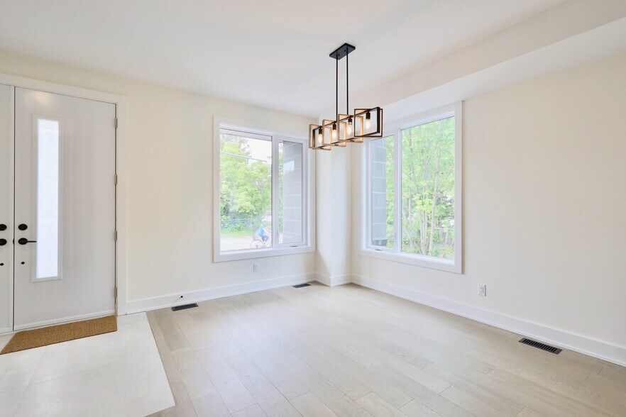 62 Columbus Av - 12 Sylvester St portefeuille de 1 biens à vendre sur LoopNet.fr - Photo de l’immeuble – Image 2 sur 21