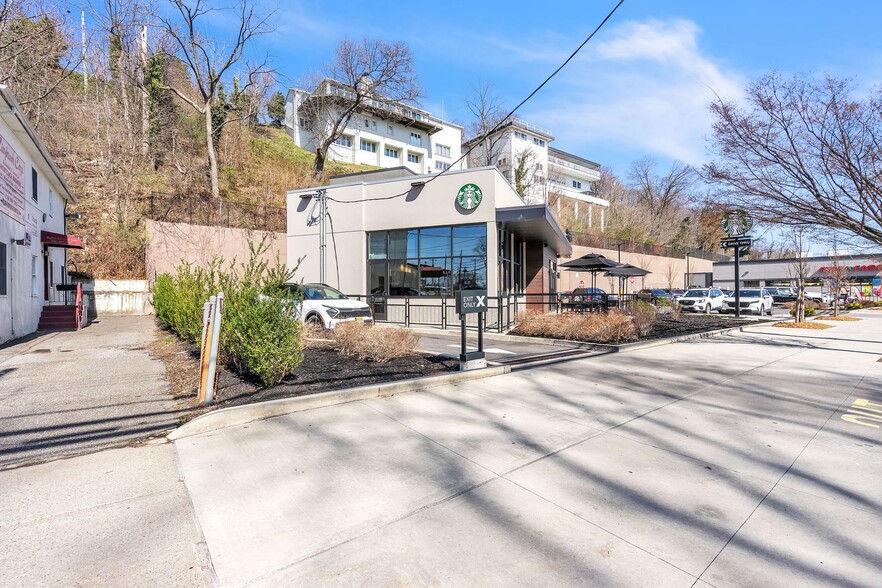 1689 Richmond Rd, Staten Island, NY à vendre - Photo de l’immeuble – Image 1 sur 7
