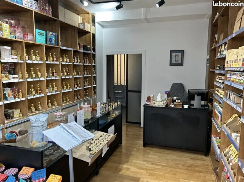 Local commercial dans Paris à louer - Photo intérieure – Image 1 sur 3