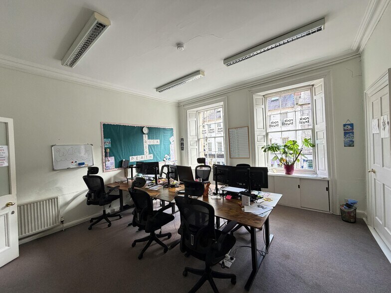 36 George St, Perth à louer - Photo de l’immeuble – Image 3 sur 9