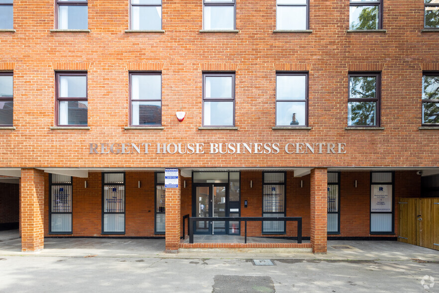 13-15 George St, Aylesbury à louer - Photo de l’immeuble – Image 2 sur 34