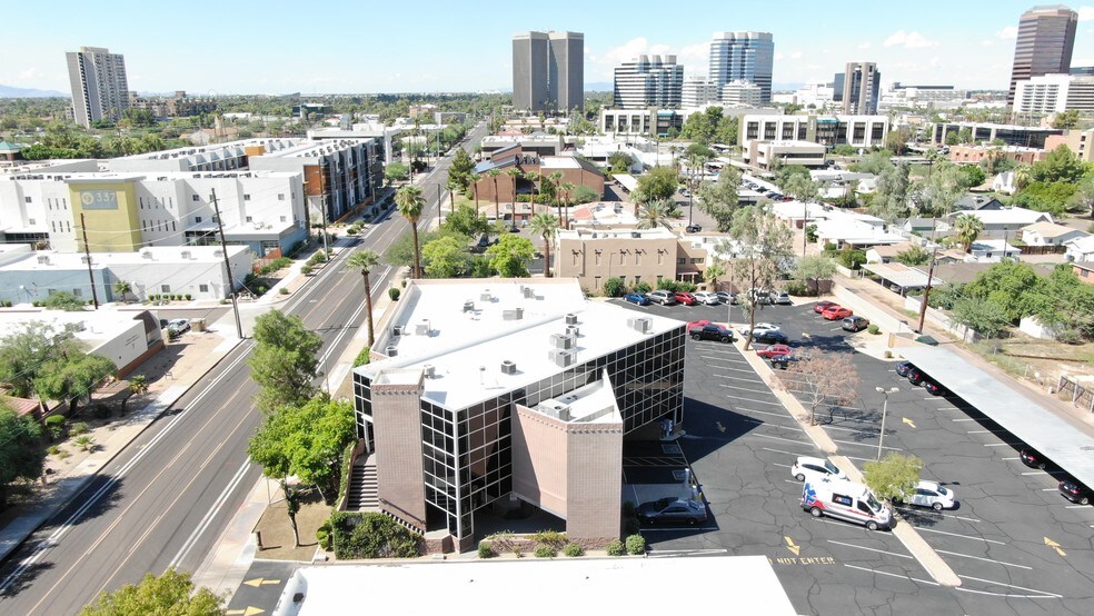 370 E Virginia Ave, Phoenix, AZ à louer - Photo de l’immeuble – Image 2 sur 9