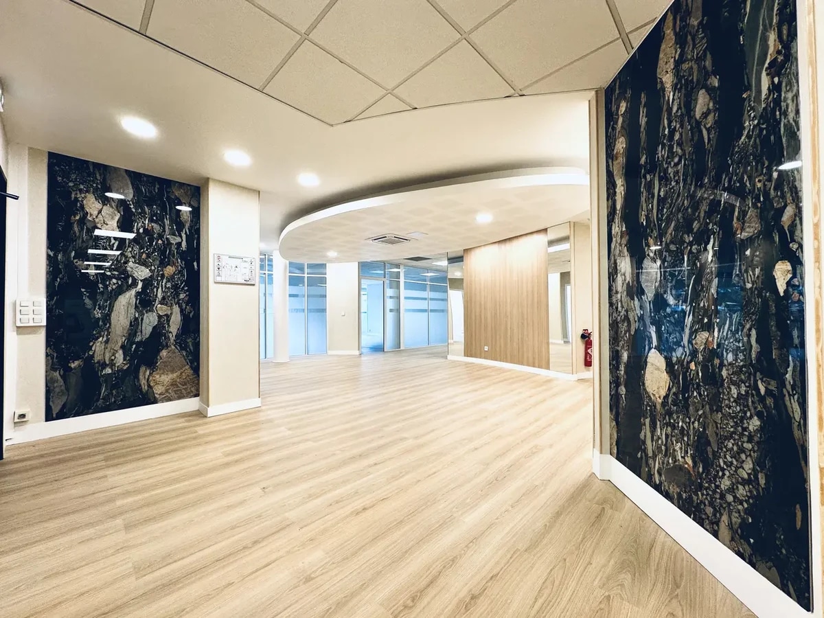 1 Rue D'Anjou, Asnières-sur-Seine, HDS 92600 -  -  - Photo intérieure - Image 1 of 12