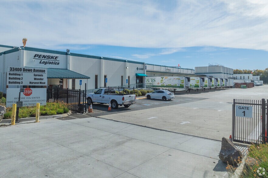 33400 Dowe Ave, Union City, CA à louer - Photo de l’immeuble – Image 3 sur 12