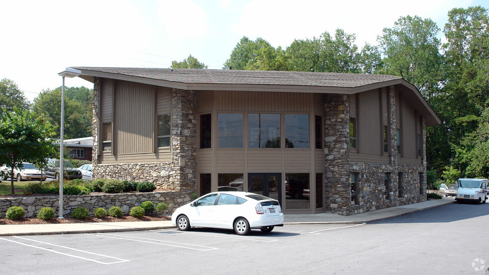 1091 Hendersonville Rd, Asheville, NC à louer - Photo de l’immeuble – Image 2 sur 5