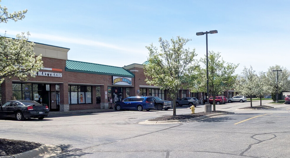 15222-15290 Canal Rd, Clinton Township, MI à louer - Photo de l’immeuble – Image 2 sur 3