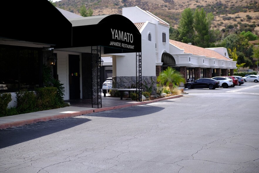 28700-28716 Roadside Dr, Agoura Hills, CA à louer - Photo de l’immeuble – Image 2 sur 14
