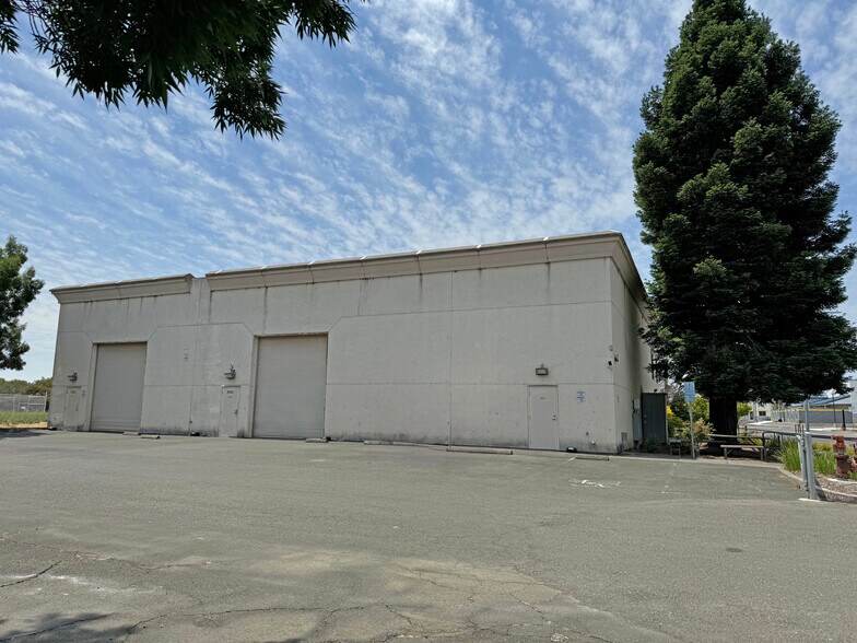 2930 Dutton Ave, Santa Rosa, CA à louer - Photo de l’immeuble – Image 2 sur 6