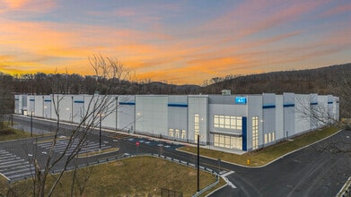 25 Old Mill Rd, Suffern, NY à louer Photo de l’immeuble– Image 1 sur 7