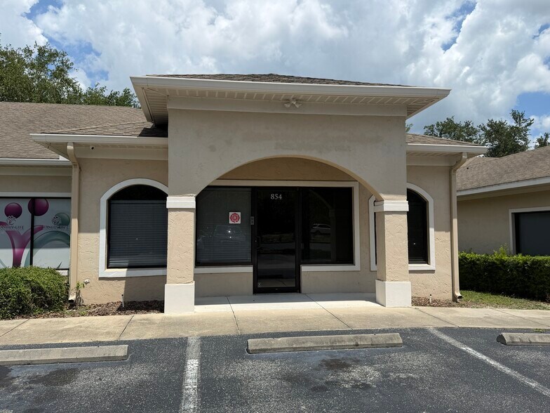 854-880 S Duncan Dr, Tavares, FL à louer - Photo de l’immeuble – Image 2 sur 13