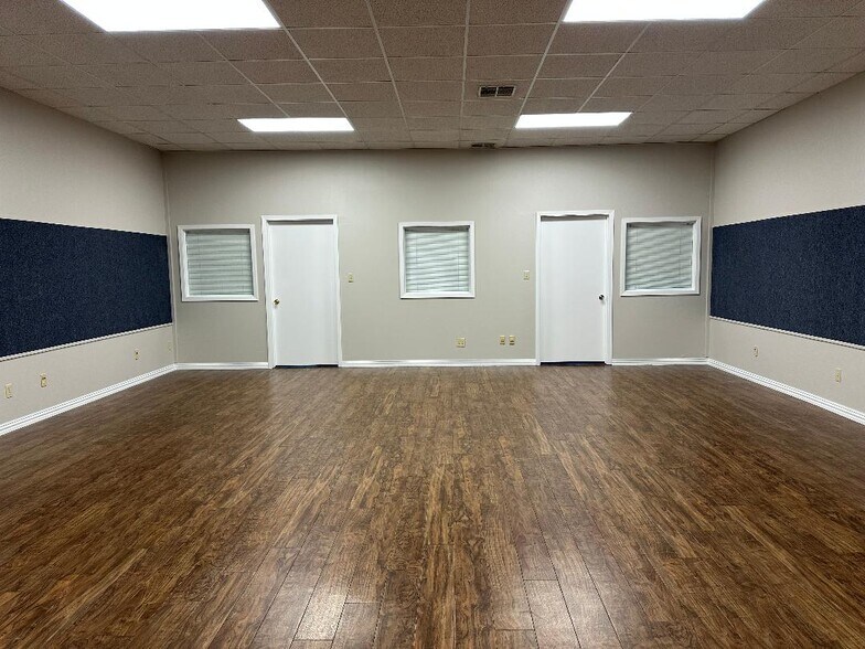 101 Uhland Rd, San Marcos, TX à louer - Photo intérieure – Image 2 sur 8