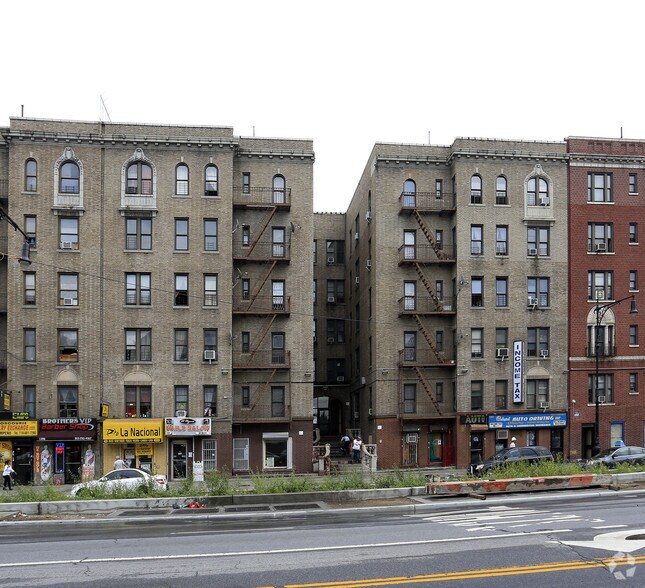1384 Grand Concourse, Bronx, NY à vendre - Photo de l’immeuble – Image 2 sur 3