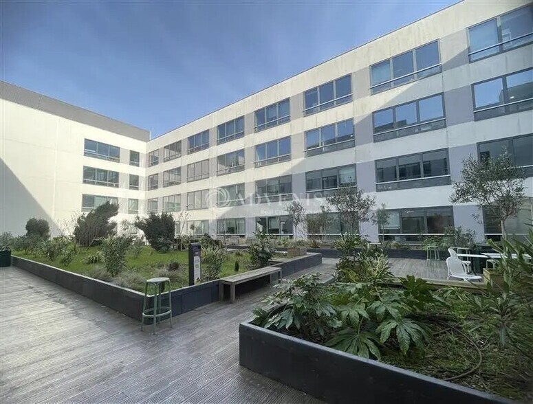 Bureau dans Le Bourget à louer - Photo de l’immeuble – Image 3 sur 12