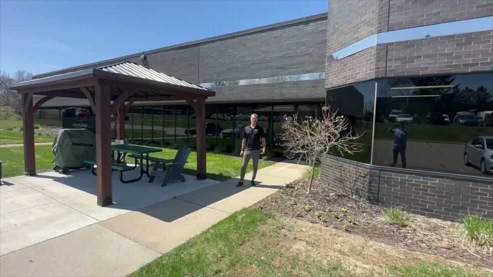 1355 Mendota Heights Rd, Mendota Heights, MN à louer - Vidéo sur l’annonce professionnelle – Image 2 sur 7