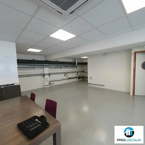Local d’activités dans Grenoble à louer - Photo intérieure – Image 2 sur 12