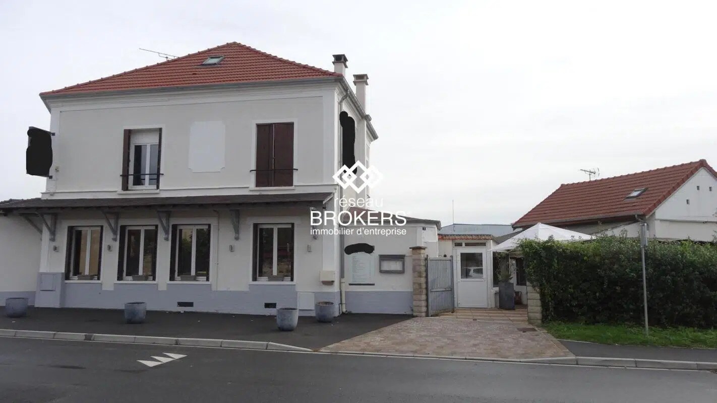 Local commercial dans Coubert à vendre Photo principale– Image 1 sur 2