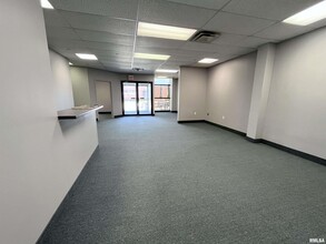 7707 N Knoxville Ave, Peoria, IL à louer Photo intérieure– Image 2 sur 13