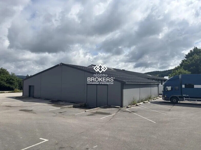 Local d'activités dans Les Fins à vendre - Photo de l’immeuble – Image 3 sur 6