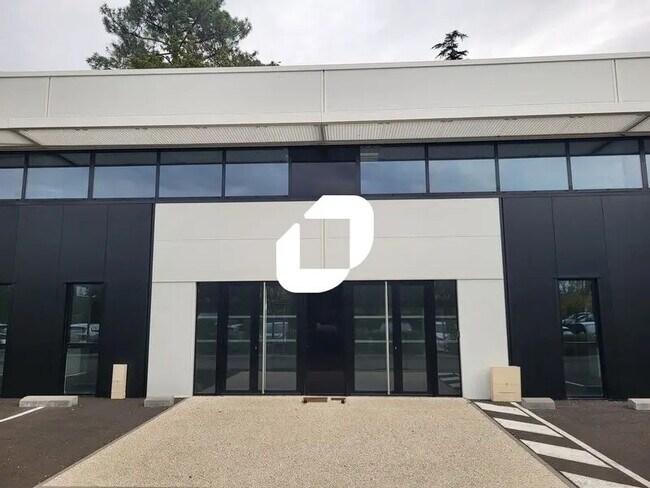 Plus de détails pour Bureau, Local d'activités à louer