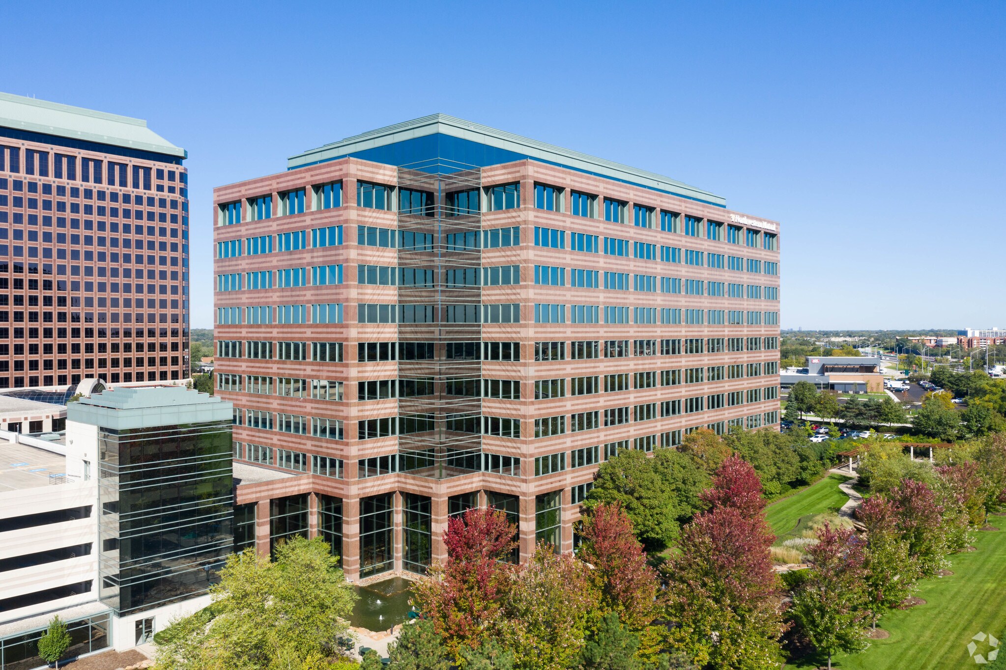 1901 Butterfield Rd, Downers Grove, IL à louer Photo principale– Image 1 sur 24