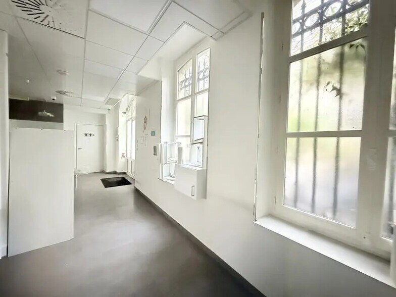 Rue Du Faubourg Saint-Martin, Paris à vendre - Photo de l’immeuble – Image 3 sur 7