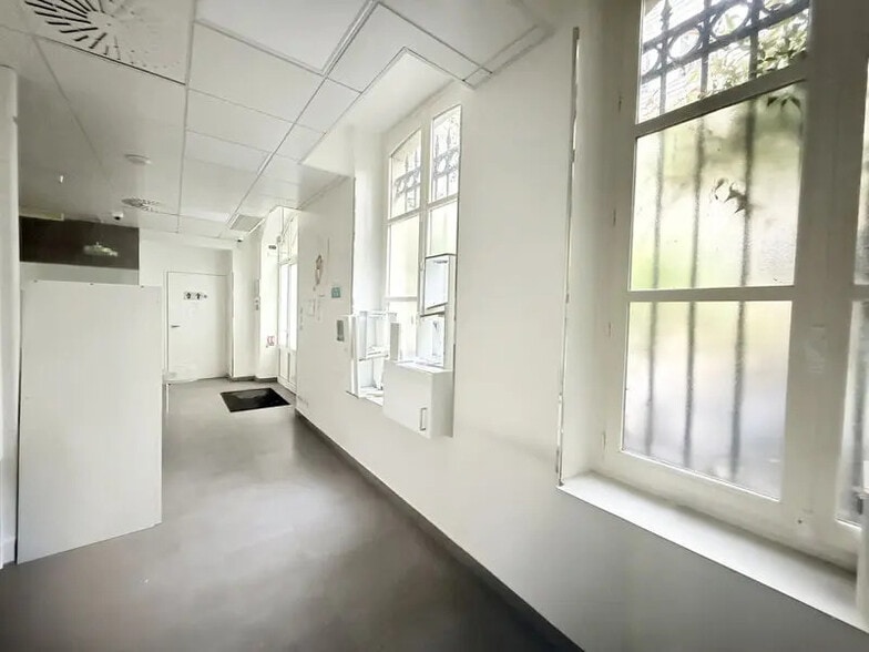 Rue Du Faubourg Saint-Martin, Paris à vendre - Photo intérieure – Image 3 sur 7