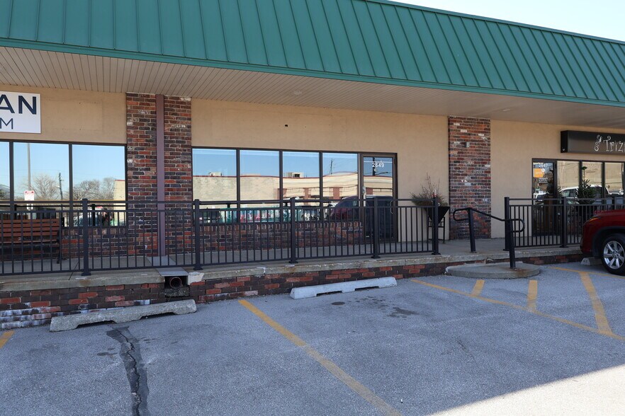 2701-2745 Beaver Ave, Des Moines, IA à louer - Photo de l’immeuble – Image 3 sur 7