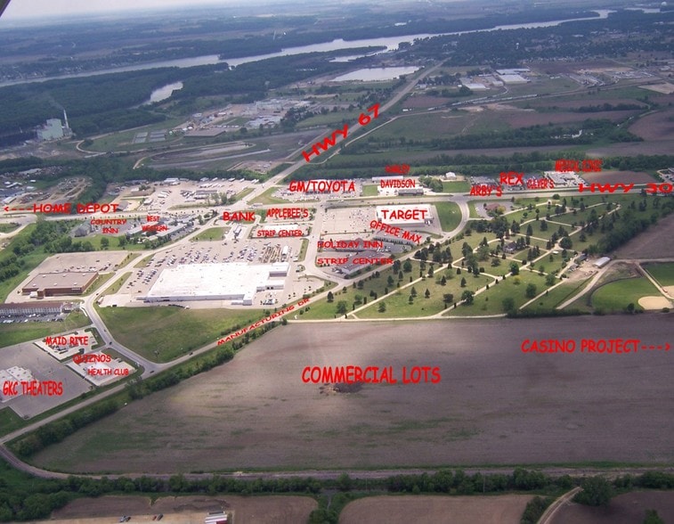 2490 Lillian Way, Clinton, IA à vendre - Aérien – Image 2 sur 5