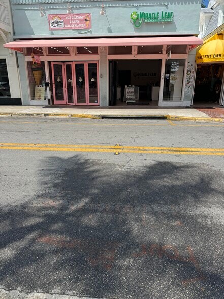 126-128 Duval St, Key West, FL à louer - Photo de l’immeuble – Image 3 sur 3