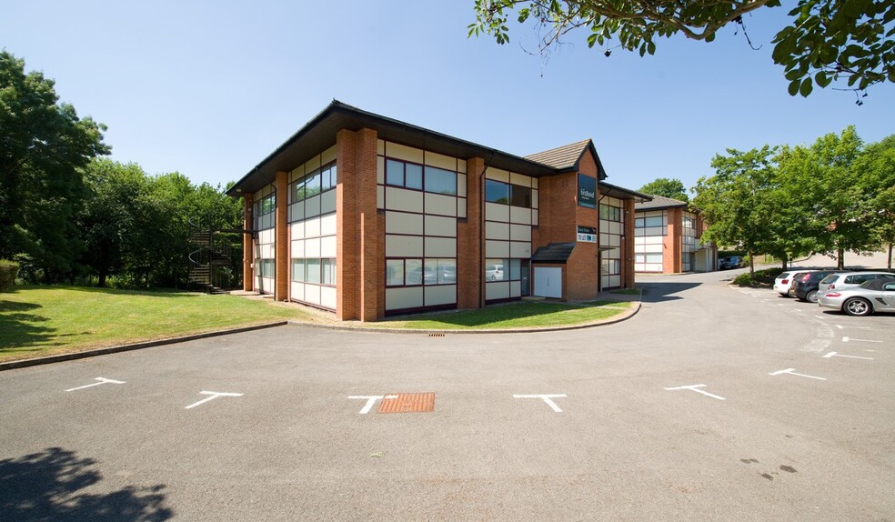 Gomm Rd, High Wycombe à louer - Photo de l’immeuble – Image 1 sur 16