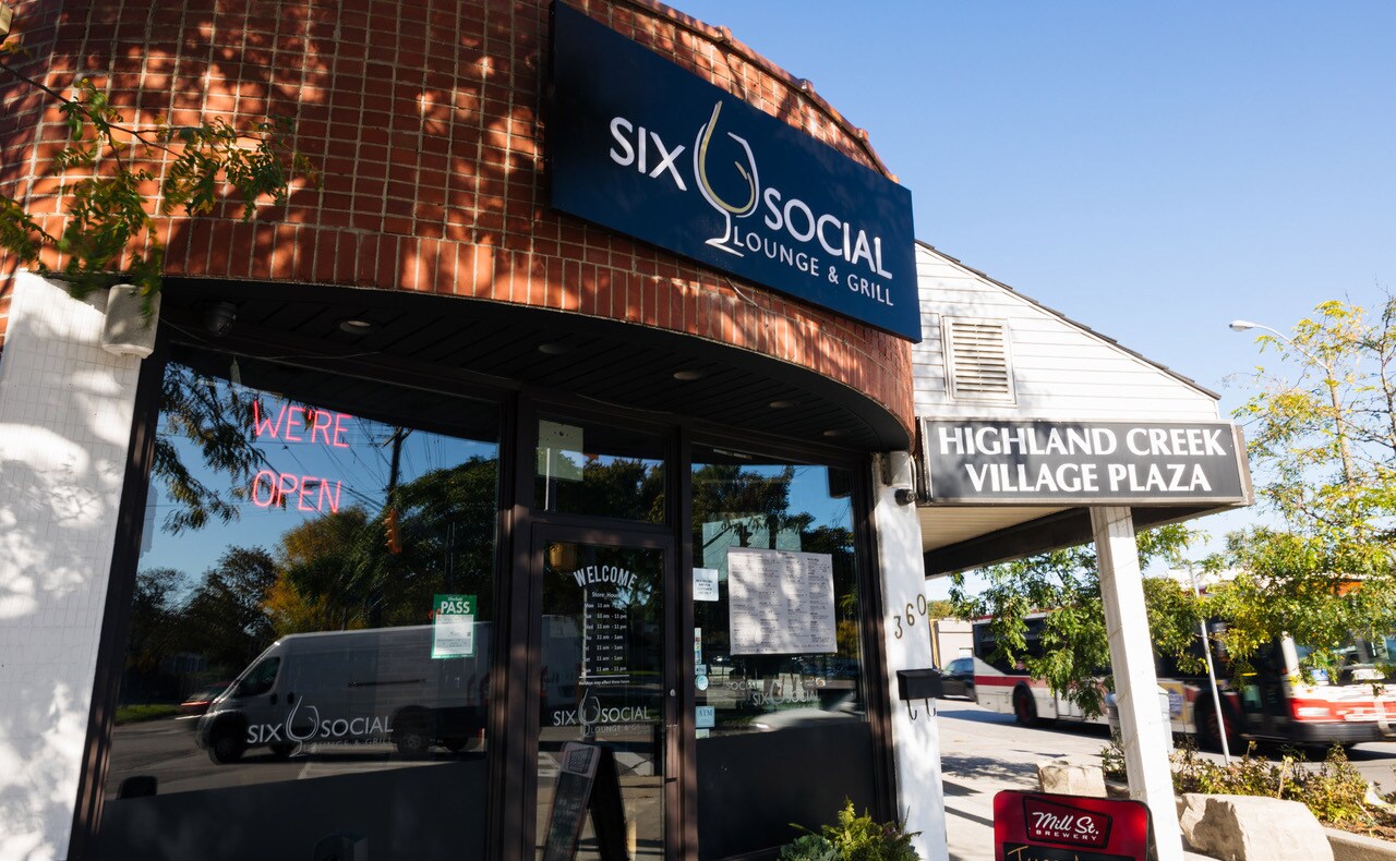 360-382 Old Kingston Rd, Toronto, ON à louer Photo principale– Image 1 sur 7