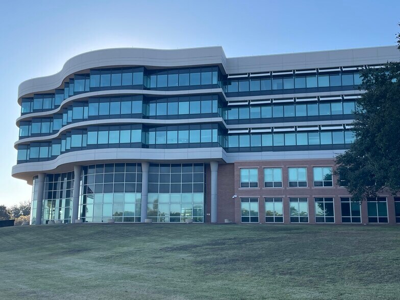 1 Energy Pl, Pensacola, FL à vendre - Photo de l’immeuble – Image 2 sur 77