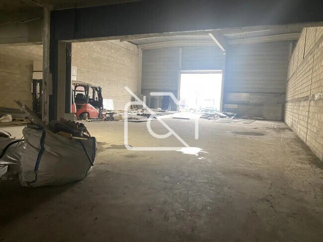 Plus de détails pour Industriel/Logistique à louer