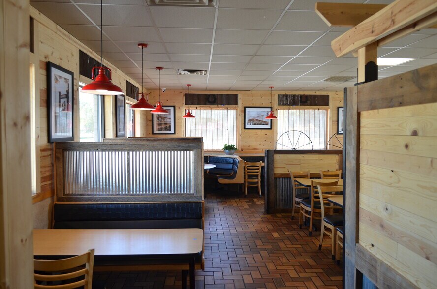 139 Green St, Bushnell, IL à vendre - Photo de l’immeuble – Image 3 sur 70