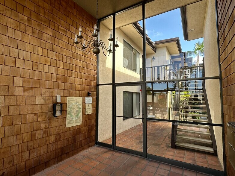 7601 Eads Ave, La Jolla, CA à vendre - Photo de l’immeuble – Image 3 sur 17