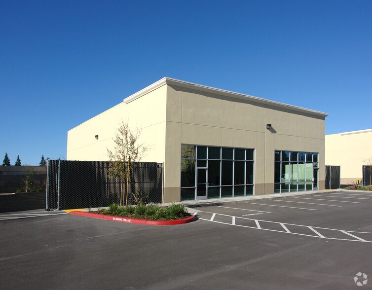 4013 Vista Park Ct, Sacramento, CA à vendre - Photo de l’immeuble – Image 2 sur 6