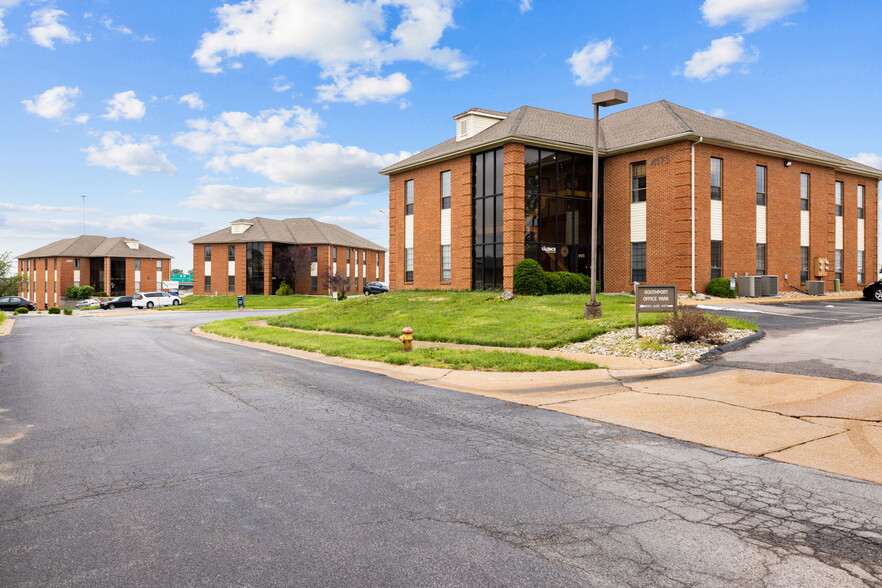 4171-4193 Crescent Dr, Saint Louis, MO à vendre - Photo de l’immeuble – Image 1 sur 99