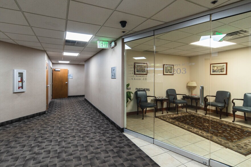 43494 Woodward Ave, Bloomfield Hills, MI à louer - Photo intérieure – Image 3 sur 11