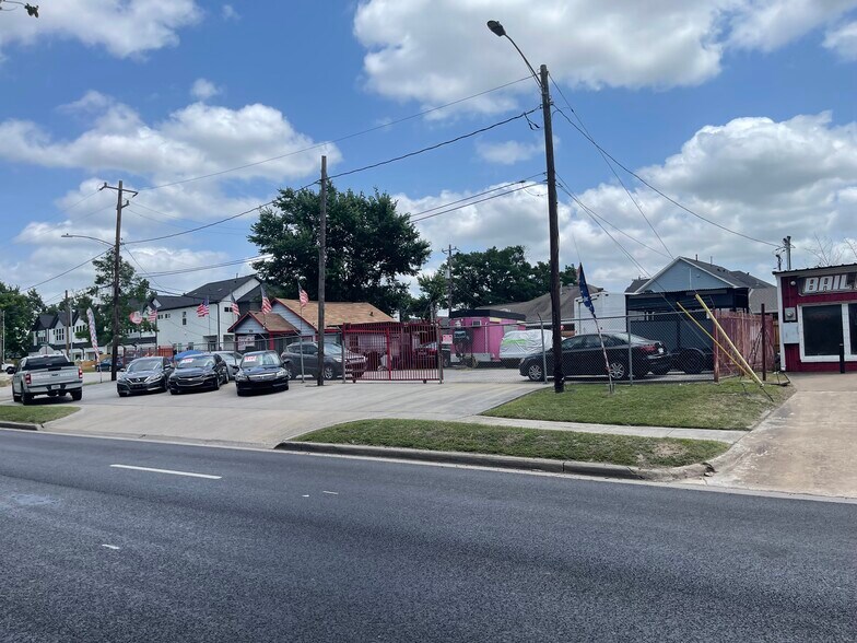 2834 North Fwy, Houston, TX à vendre - Photo de l’immeuble – Image 2 sur 8