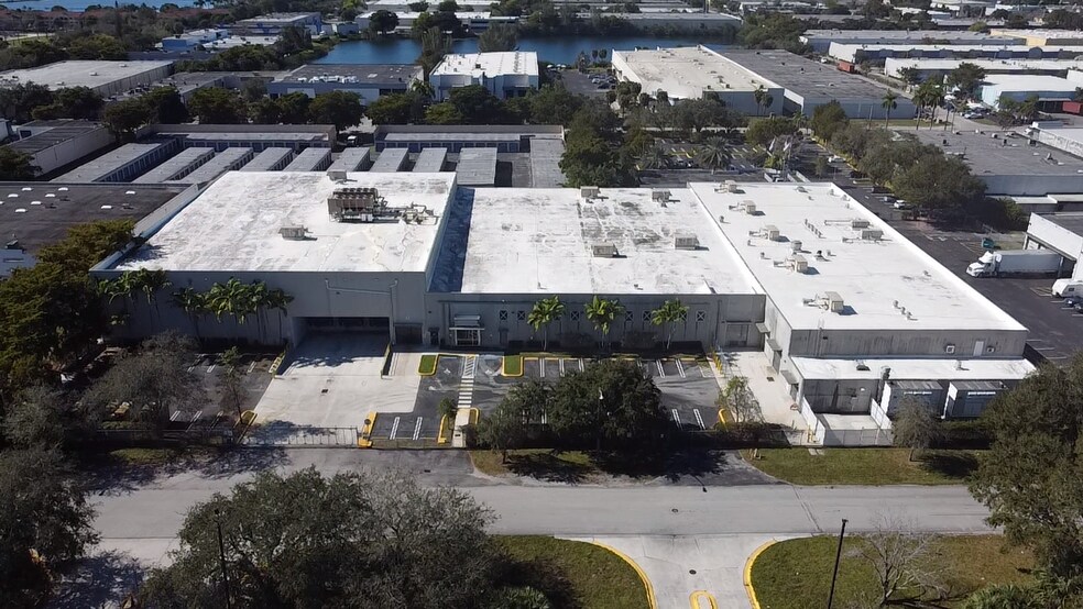 16175 NW 49th Ave, Hialeah, FL à louer - Aérien – Image 3 sur 9
