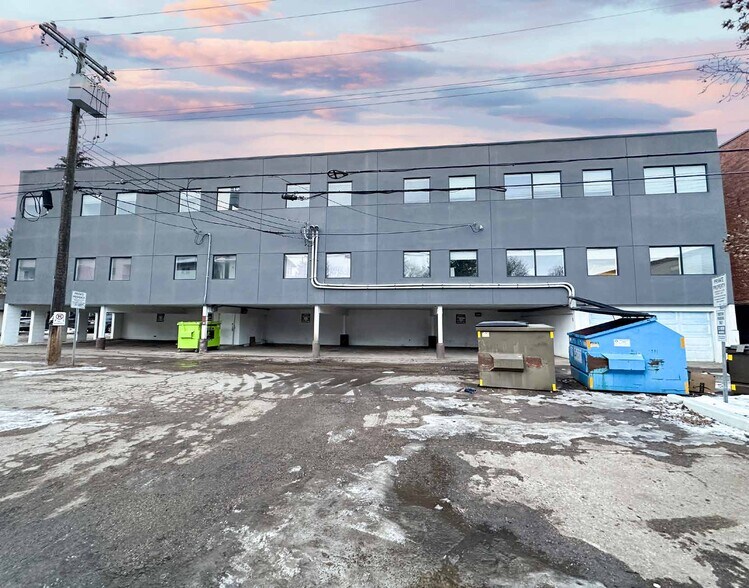 10509 81st Ave NW, Edmonton, AB à louer - Photo de l’immeuble – Image 2 sur 5
