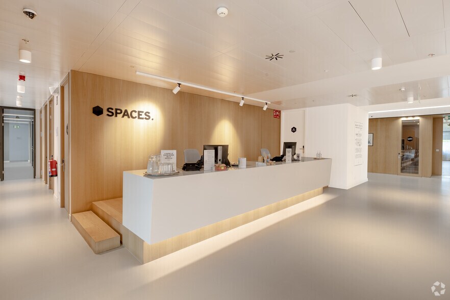 Calle Vía de los Poblados, 1, Madrid, Madrid à louer - Hall d’entrée – Image 3 sur 27